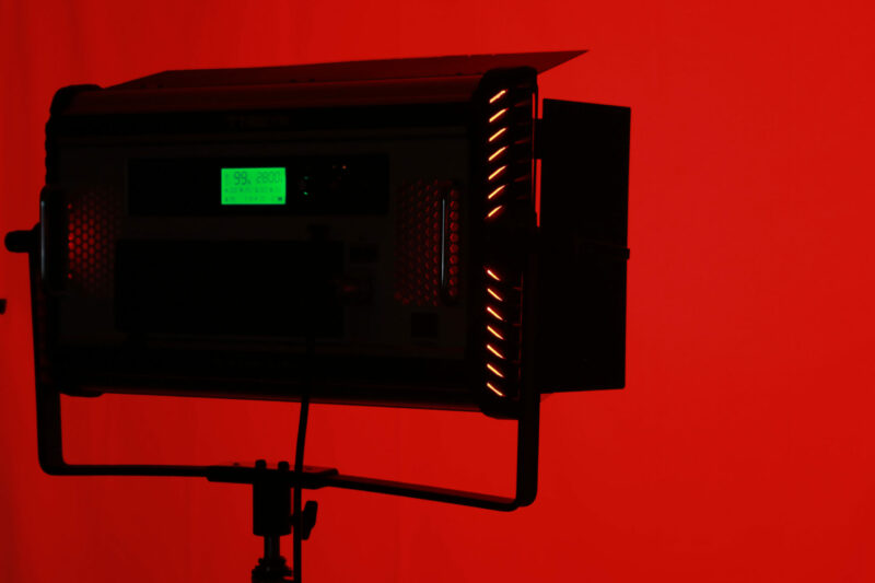 TRIGYN Gear 2200C RGBW LED Video Light - Image 4