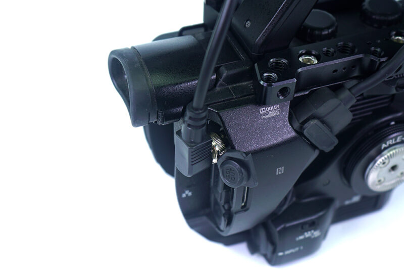 Coiled SDI cable with right angle connectors - Image 3
